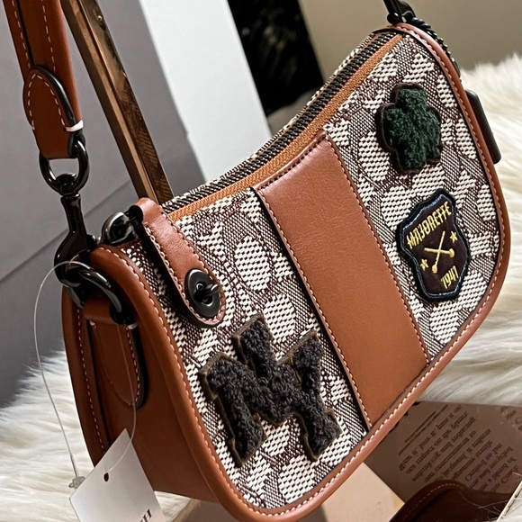 CG169 - Coach Swinger 20 in Signature Jacquard with Varsity Patches - Picture 5 of 12